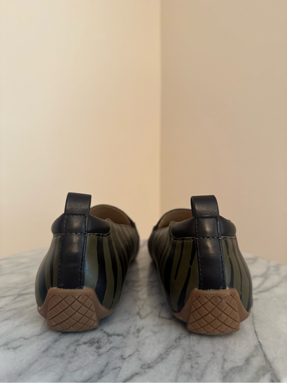 Talbots Jessie Gore Zebra Nappa Loafers Women’s Size 7 Leather Slip On Flats - Picture 5 of 7